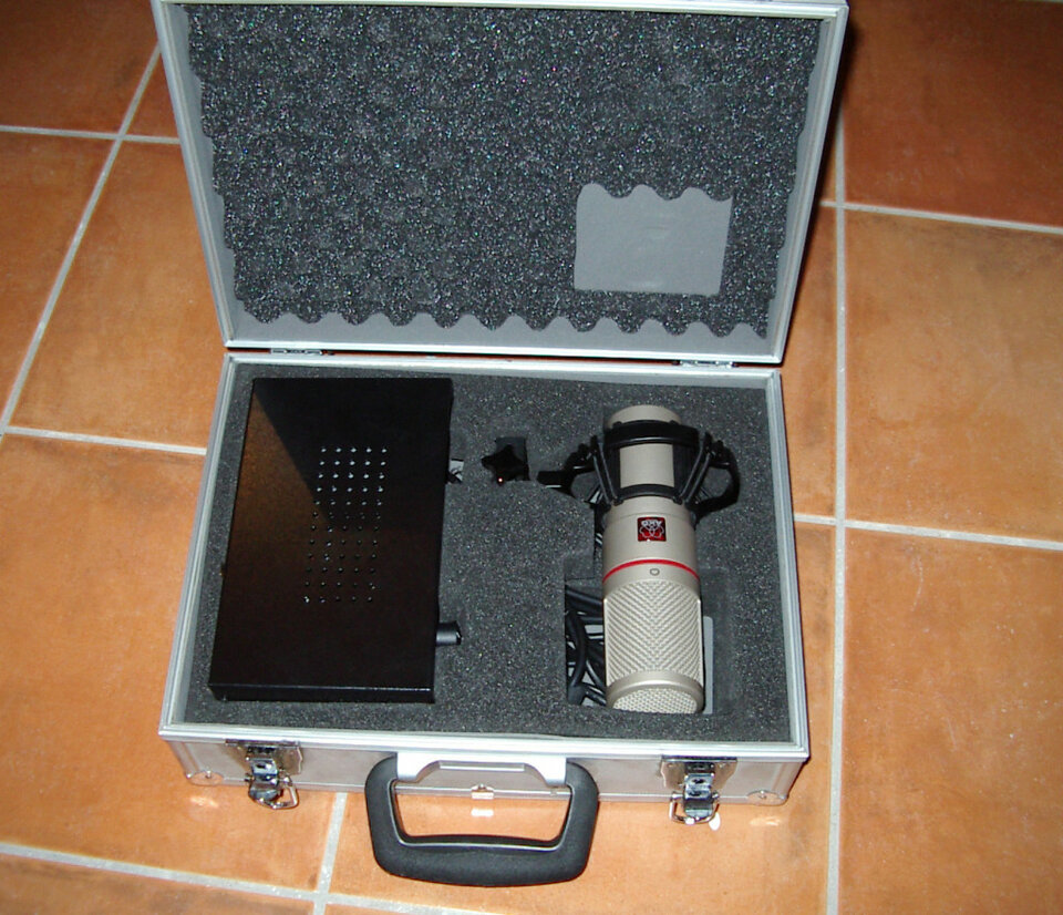 AKG SolidTube