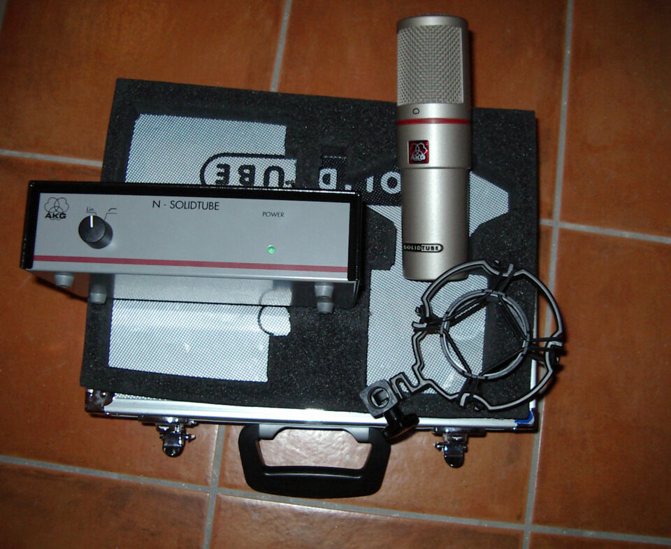 AKG SolidTube