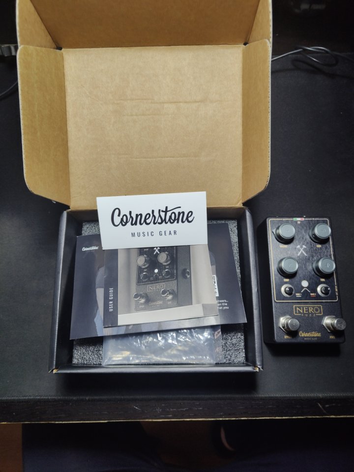 Pedal Cornerstone Nero Fuzz de segunda mano · Foto 6 de 6 · Málaga · 200 €