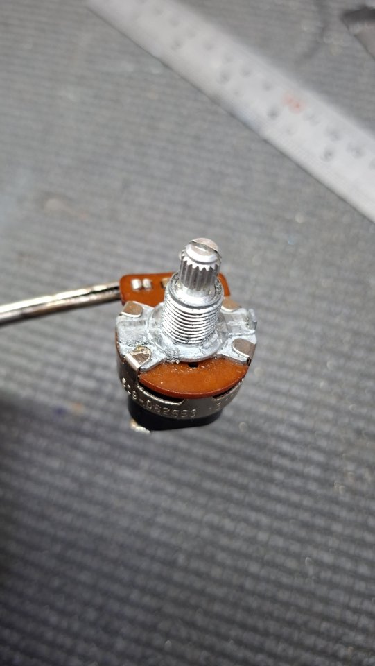 Potenciómetro CTS 500k Push/Pull short shaft (1979) de segunda mano · Foto 2 de 2 · Lugo · 25 €