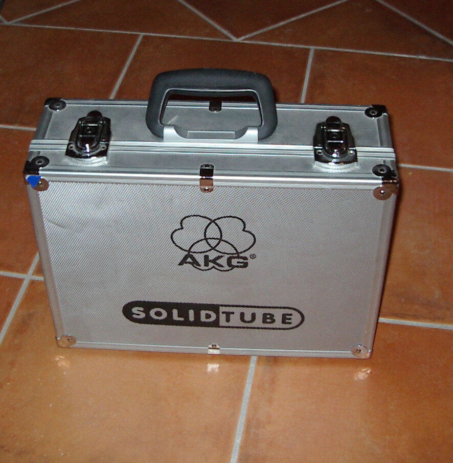 AKG SolidTube