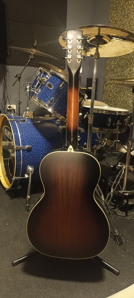 Gretsch G9241 Alligator Biscuit Roundneck Resonator Electro Acoustic con biscuit Fishman (mejorado) funda acolchada.