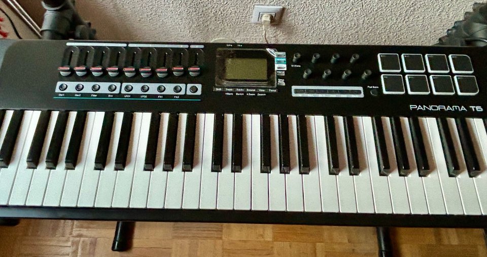 Teclado controlador Nektar Panorama T6