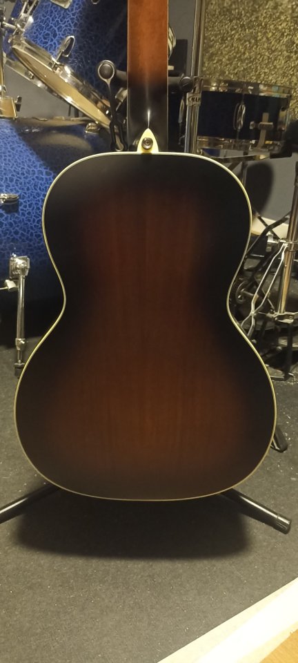 Gretsch G9241 Alligator Biscuit Roundneck Resonator Electro Acoustic con biscuit Fishman (mejorado) funda acolchada.