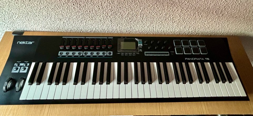 Teclado controlador Nektar Panorama T6