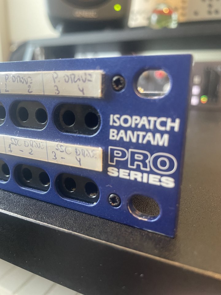 IsoPachtBay Signex Sub-d25 + 18 Cables Bantam + 4 Mangueras multipar analógicas Sub-d25