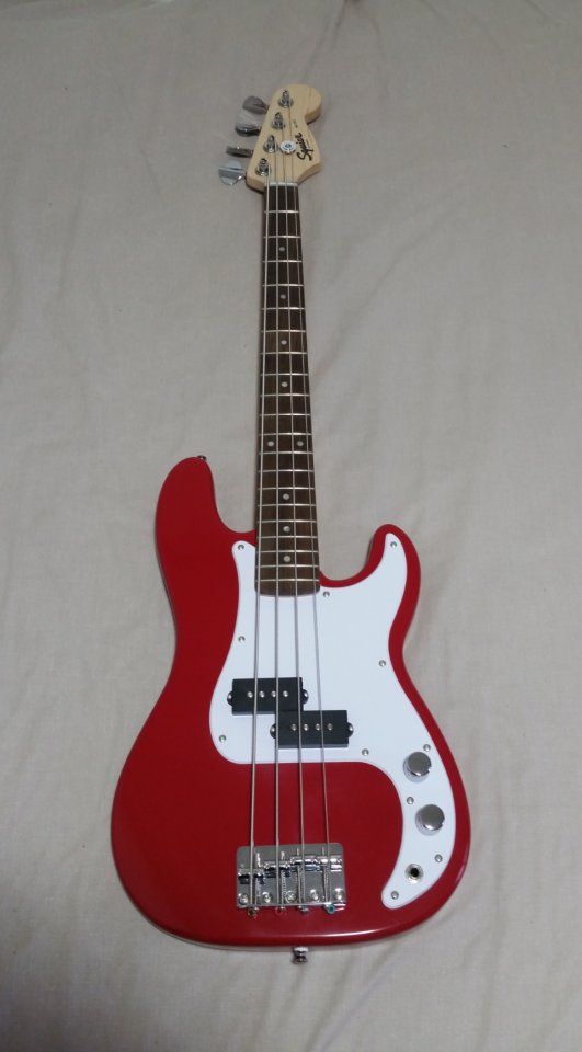Bajo Squier Mini Precision, envío incluido de segunda mano · Foto 1 de 4 · Badajoz · 130 €