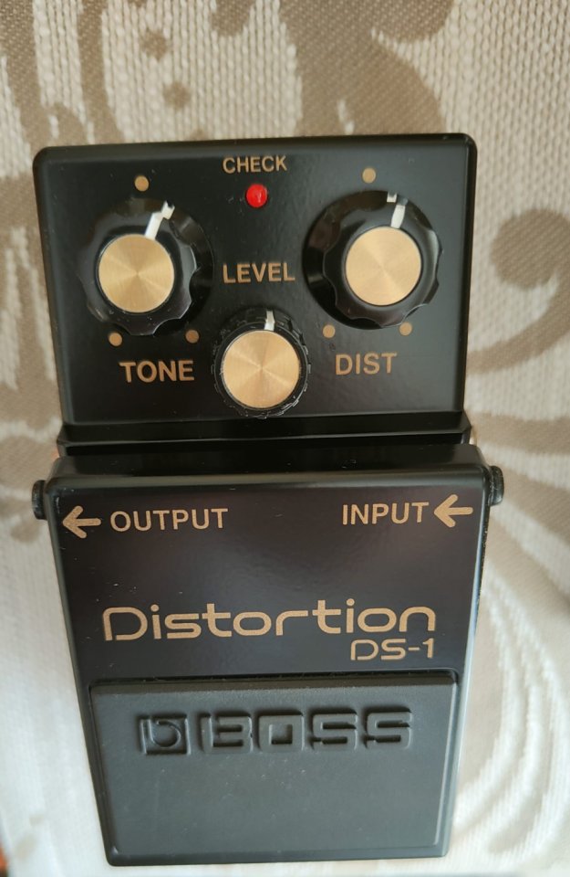 Pedal Boss DS1 -4A Distortion edicion 40 aniversario de segunda mano · Foto 5 de 7 · A Coruña · 110 €