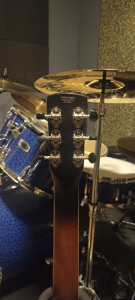 Gretsch G9241 Alligator Biscuit Roundneck Resonator Electro Acoustic con biscuit Fishman (mejorado) funda acolchada.