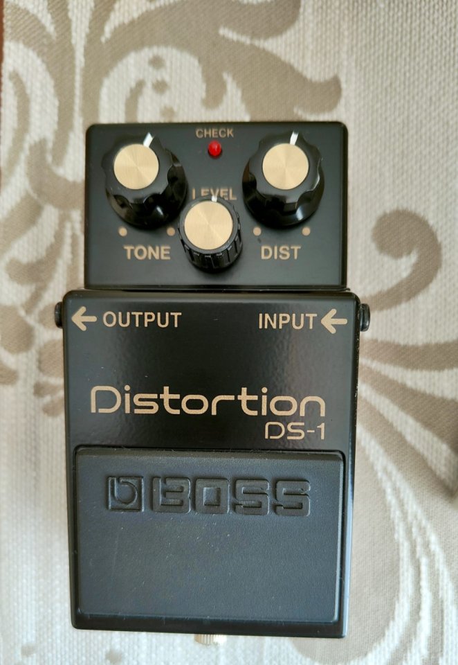 Pedal Boss DS1 -4A Distortion edicion 40 aniversario de segunda mano · Foto 6 de 7 · A Coruña · 110 €