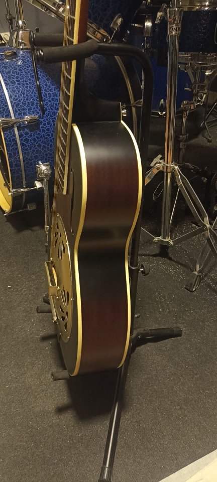 Gretsch G9241 Alligator Biscuit Roundneck Resonator Electro Acoustic con biscuit Fishman (mejorado) funda acolchada.