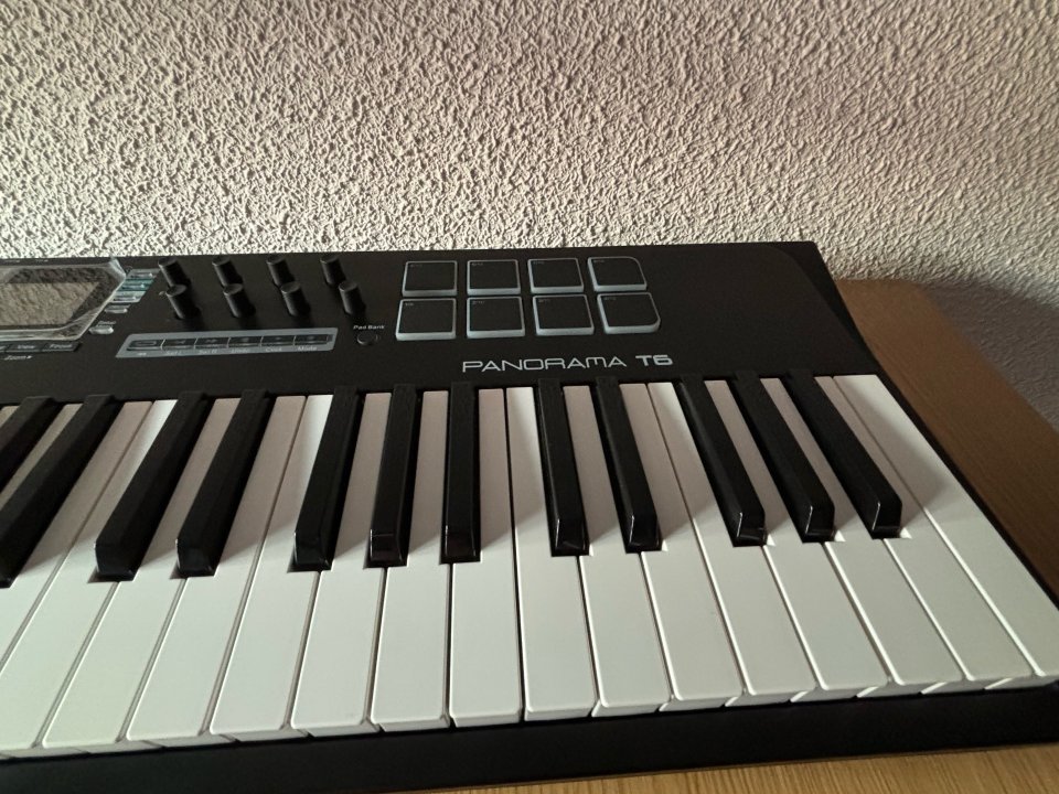 Teclado controlador Nektar Panorama T6