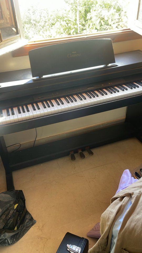 Piano digital Yamaha Clavinova CP-411