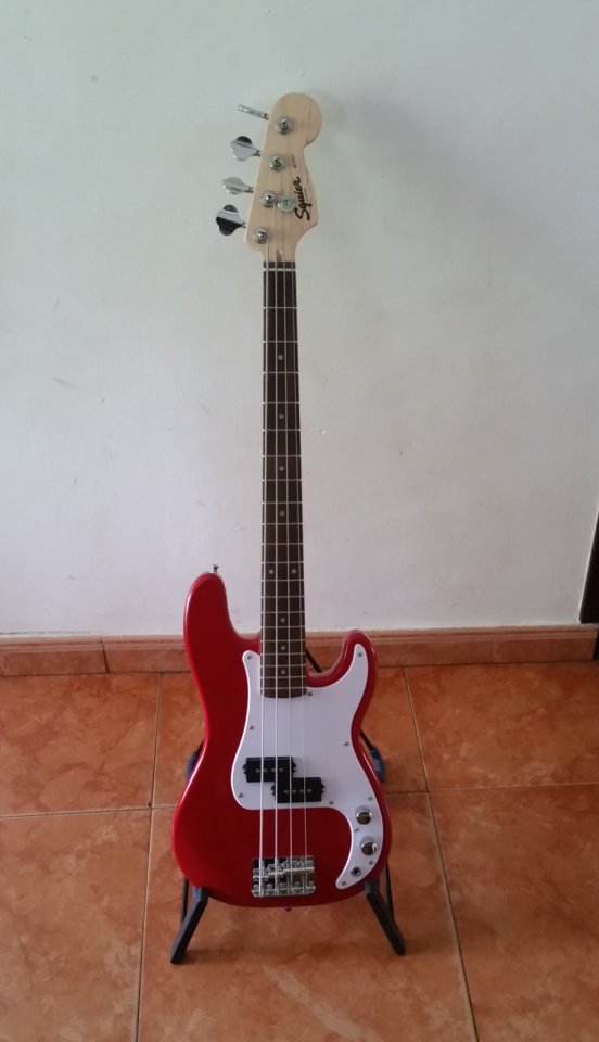 Bajo Squier Mini Precision, envío incluido de segunda mano · Foto 4 de 4 · Badajoz · 130 €