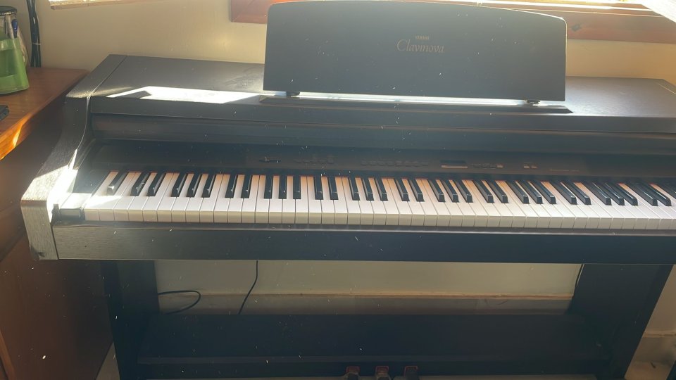 Piano digital Yamaha Clavinova CP-411