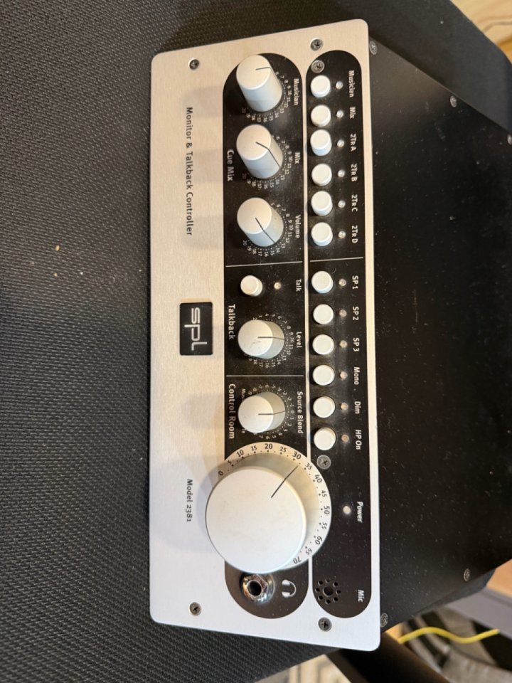 MTC 2381 - Controlador de Monitores de Estudio y Talkback de segunda mano · Foto 2 de 3 · Badajoz · 350 €