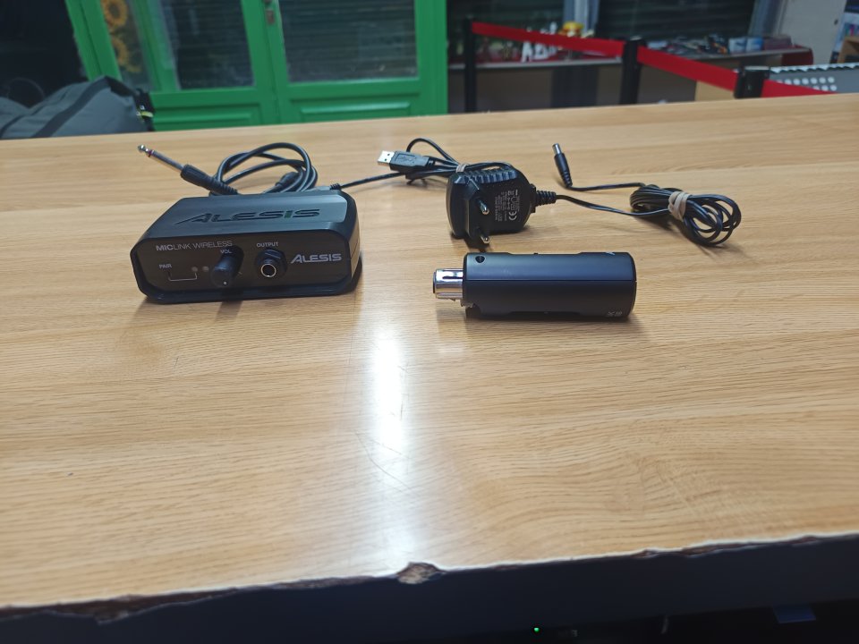 Sistema inalámbrico Alesis MicLink para micrófonos.