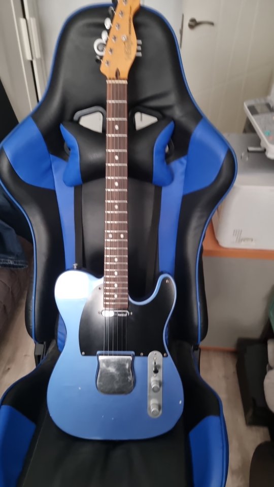 Cambio 3 o 4 guitarras por una de segunda mano · Foto 2 de 4 · Madrid