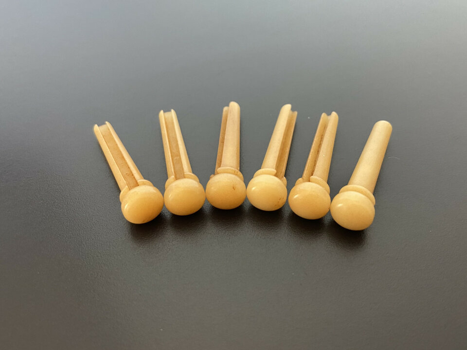 Pins de guitarra folk de hueso de camello envejecido