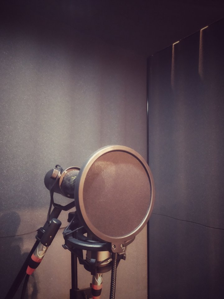 Cabina de Grabación / Locución Profesional – COMO NUEVA