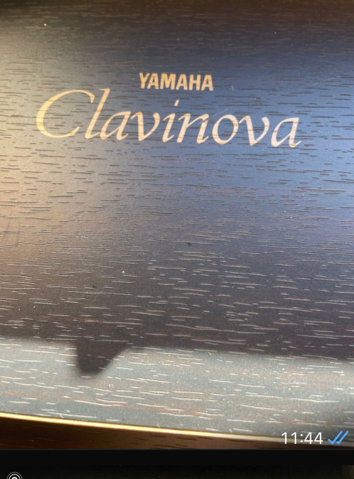 Piano digital Yamaha Clavinova CP-411