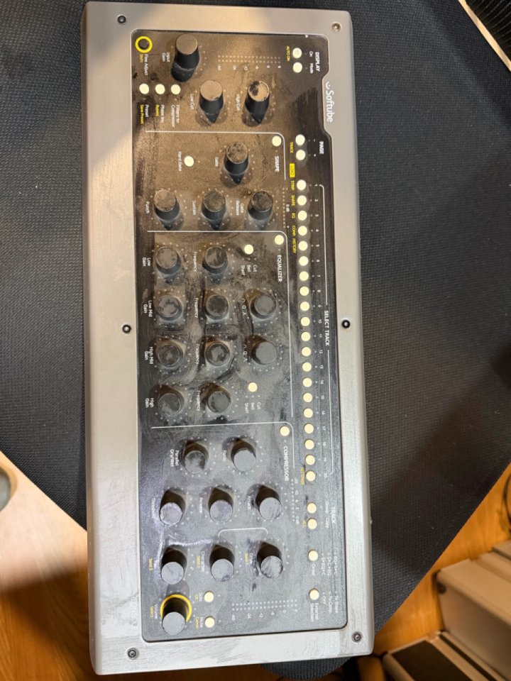 Softube Console 1 MK II de segunda mano · Foto 1 de 2 · Badajoz · 250 €