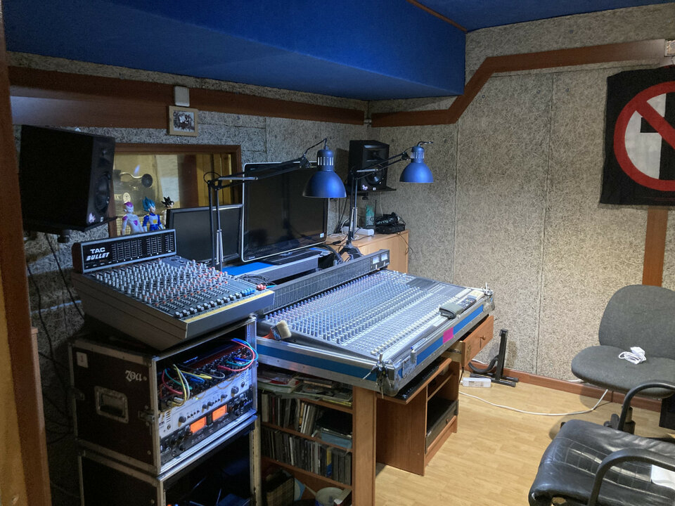 Se vende local preparado como estudio de grabación y sala de ensayo en Vigo