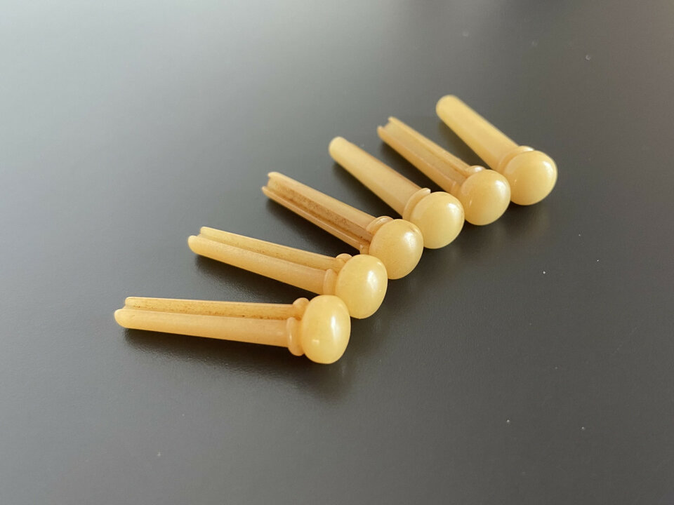 Pins de guitarra folk de hueso de camello envejecido