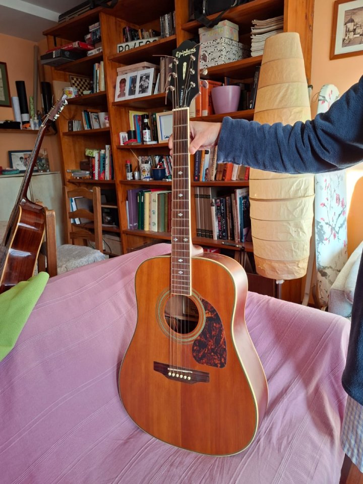 Epiphone masterbilt DR500 año 2009