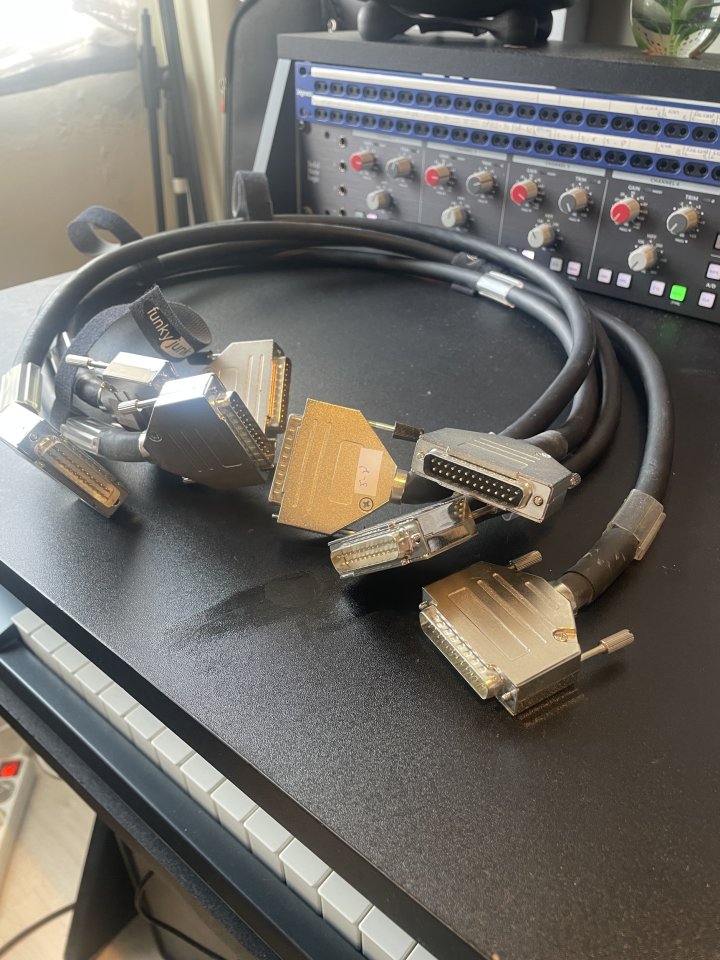 IsoPachtBay Signex Sub-d25 + 18 Cables Bantam + 4 Mangueras multipar analógicas Sub-d25