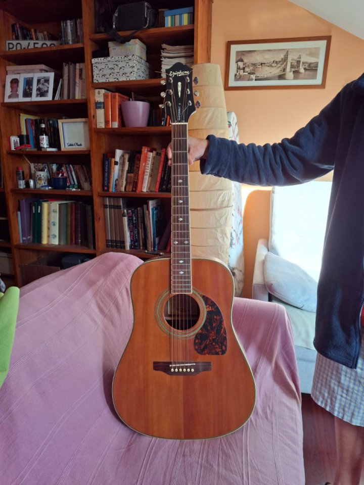Epiphone masterbilt DR500 año 2009