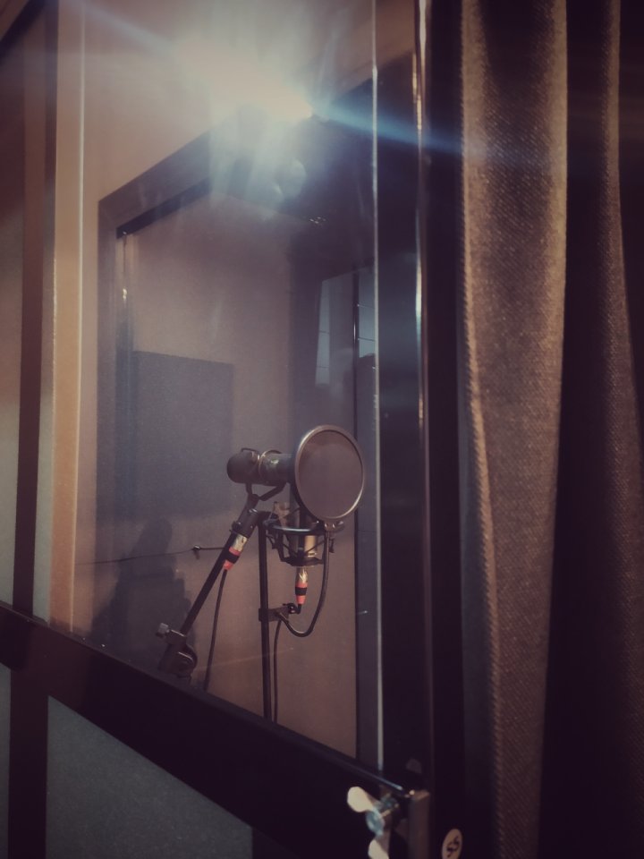 Cabina de Grabación / Locución Profesional – COMO NUEVA