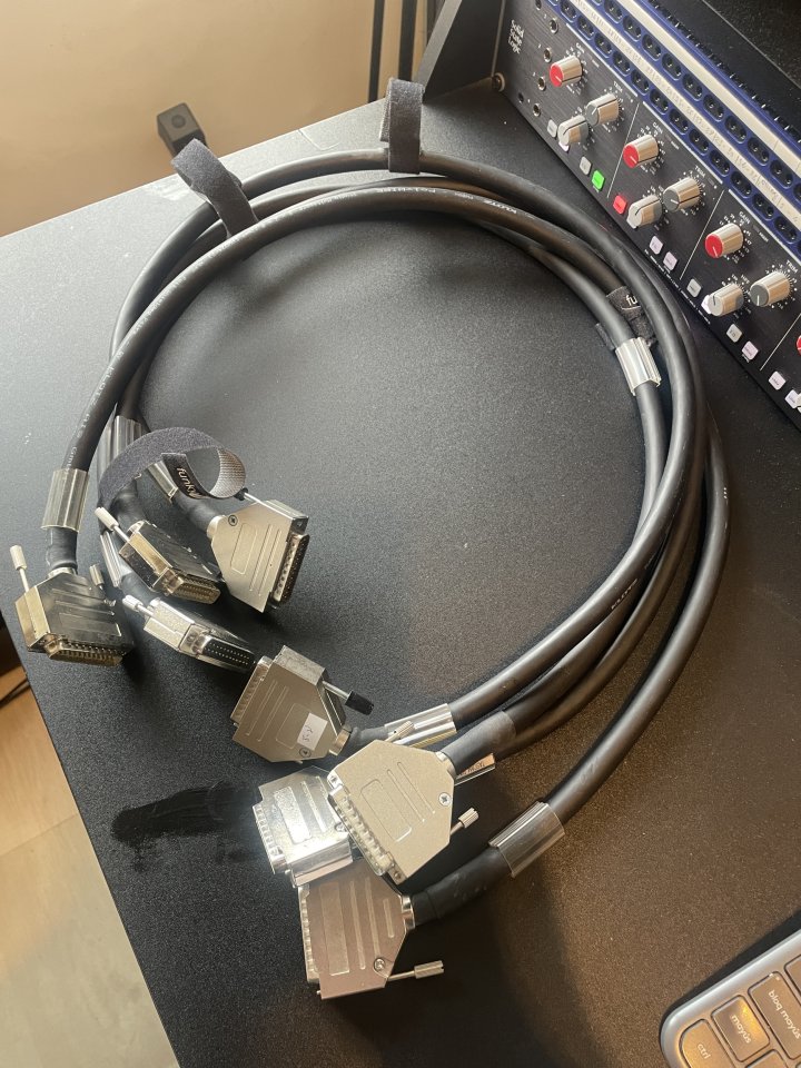 IsoPachtBay Signex Sub-d25 + 18 Cables Bantam + 4 Mangueras multipar analógicas Sub-d25