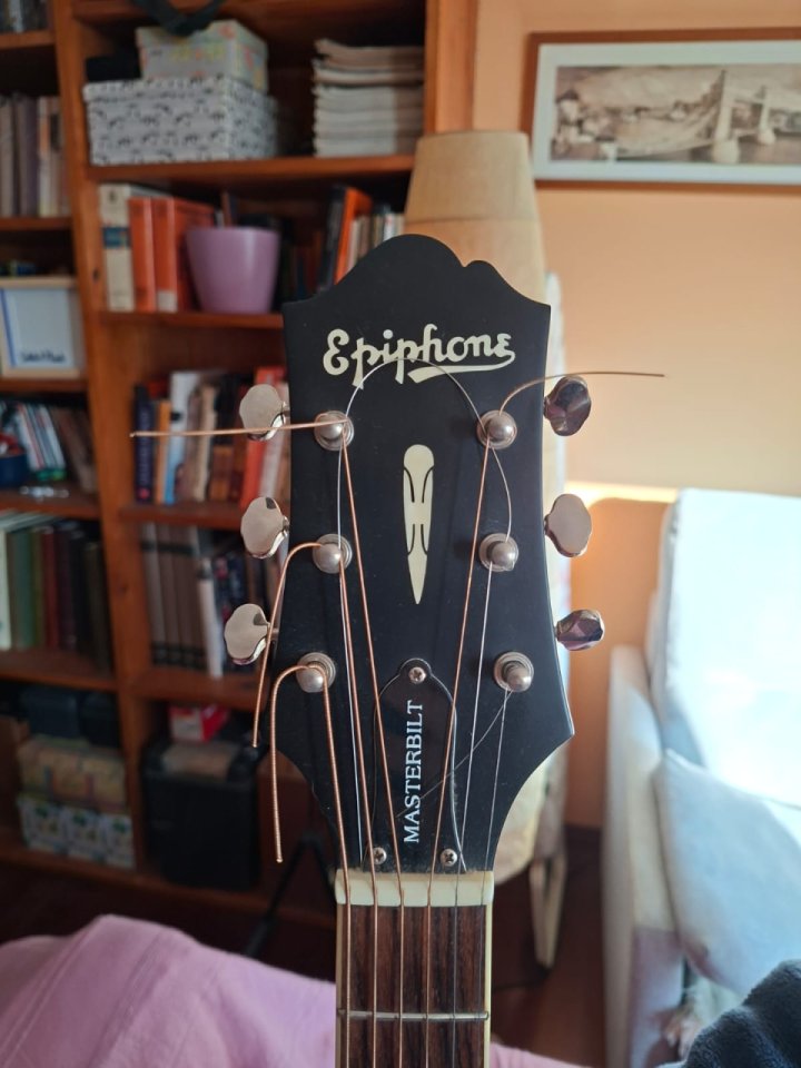 Epiphone masterbilt DR500 año 2009