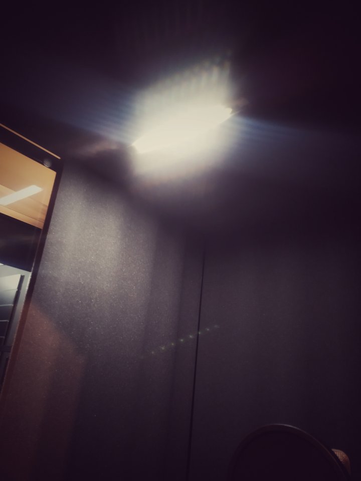 Cabina de Grabación / Locución Profesional – COMO NUEVA