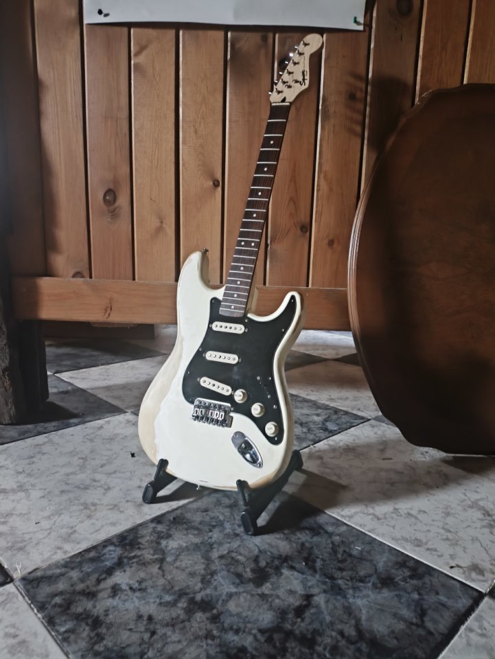 Partcaster Cuerpo Relic, electrónica Squier classic vibe 50s, Mastil bullet de segunda mano · Foto 1 de 7 · Cáceres · 320 €