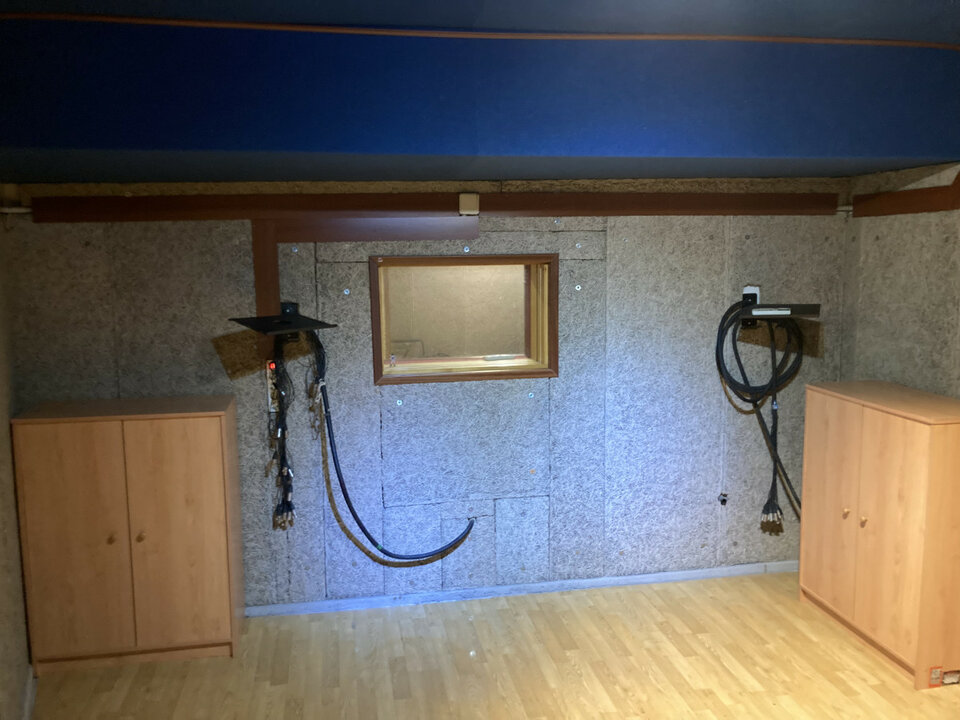 Se vende local preparado como estudio de grabación y sala de ensayo en Vigo