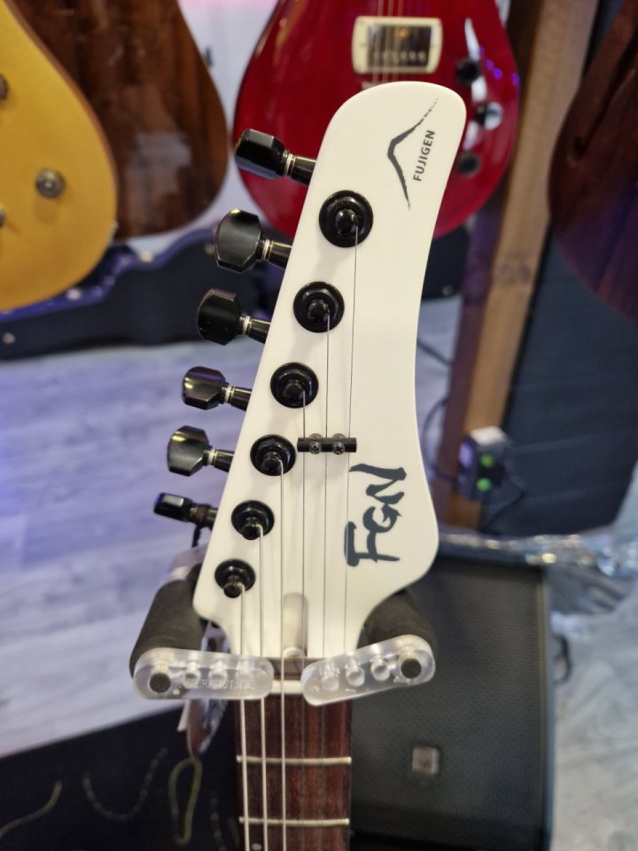 FGN iliad open pore white