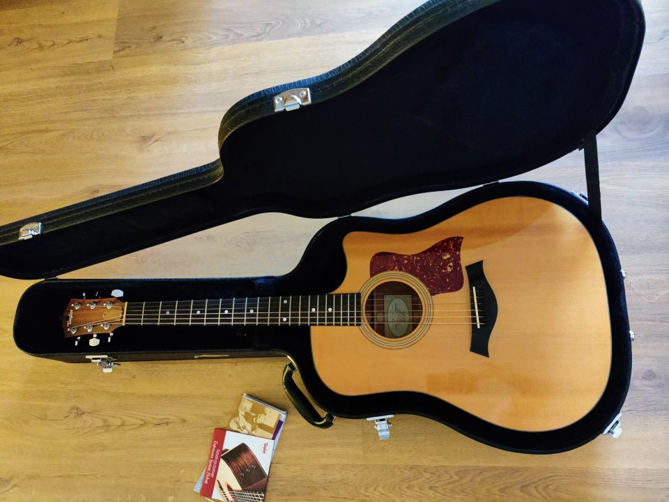 Taylor 310ce de segunda mano · Foto 3 de 8 · Barcelona · 1400 €
