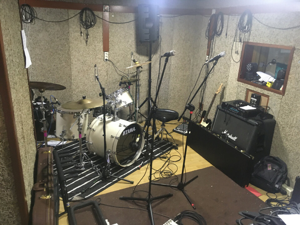 Se vende local preparado como estudio de grabación y sala de ensayo en Vigo