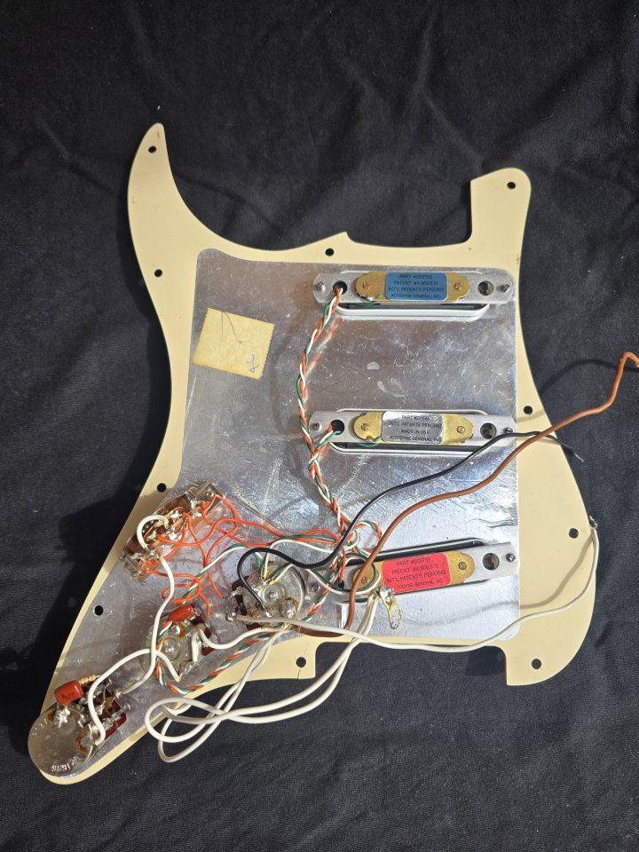 Golpeador completo Fender Stratocaster Plus Deluxe años 90, USA Lace Sensor