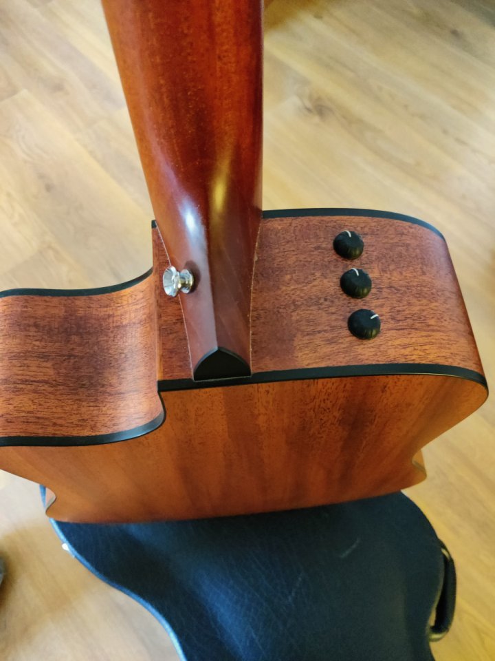 Taylor 310ce de segunda mano · Foto 4 de 8 · Barcelona · 1400 €