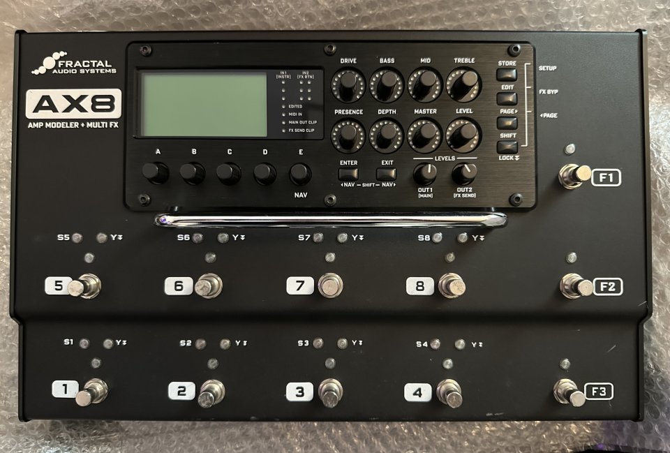 Fractal Audio AX8 de segunda mano · Foto 1 de 4 · Barcelona · 750 €
