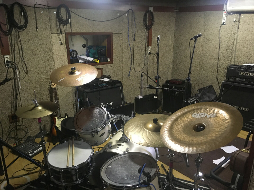 Se vende local preparado como estudio de grabación y sala de ensayo en Vigo