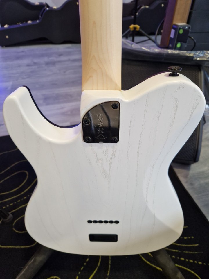 FGN iliad open pore white