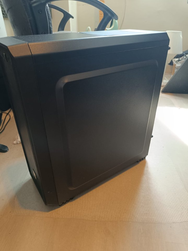 Ordenador Intel 10900K 64GB Ram Rx580 8Gb de segunda mano · Foto 2 de 10 · Madrid · 850 €