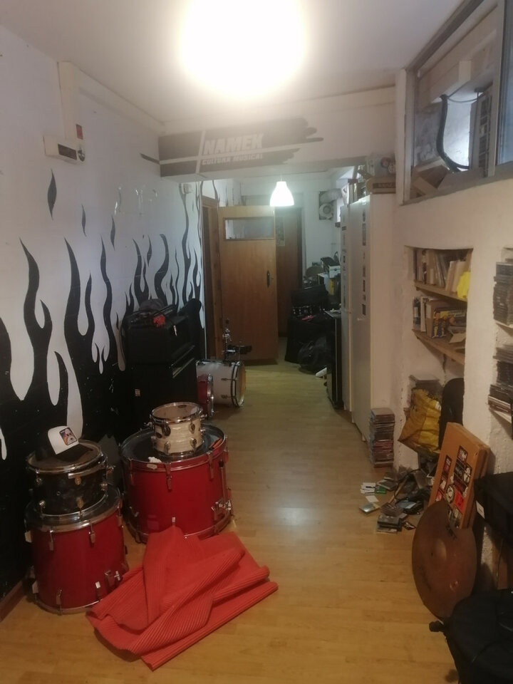 Se vende local preparado como estudio de grabación y sala de ensayo en Vigo