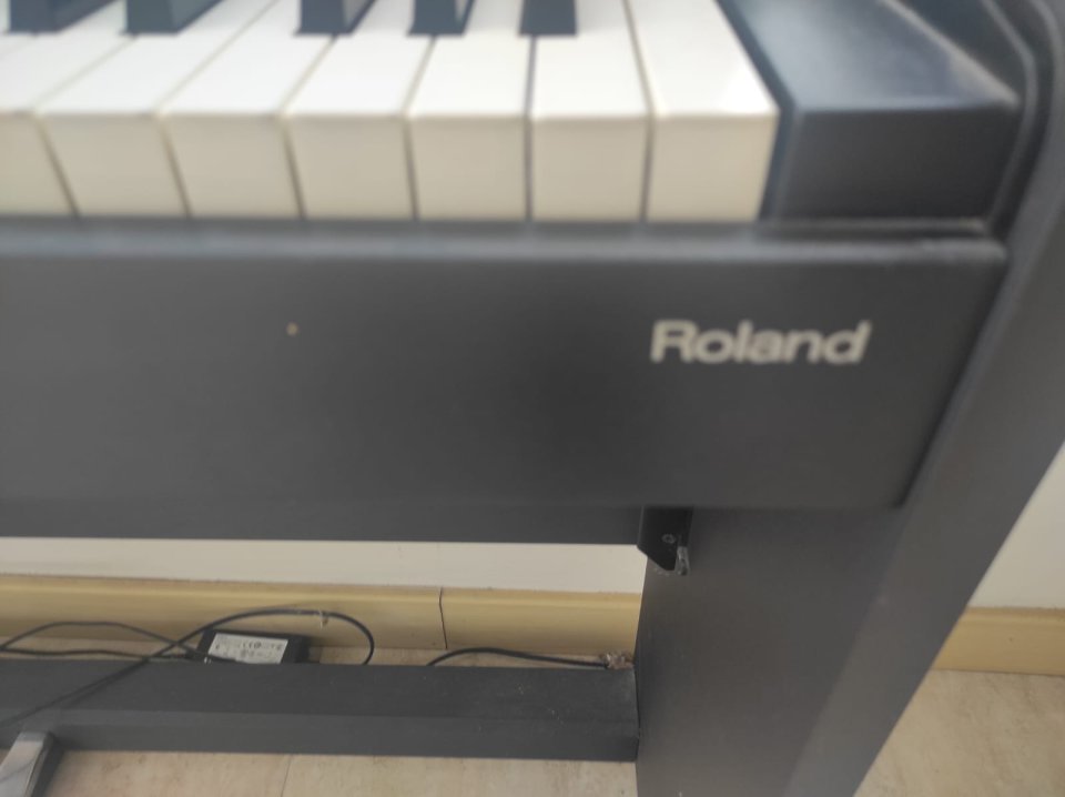 Piano roland digital f-120