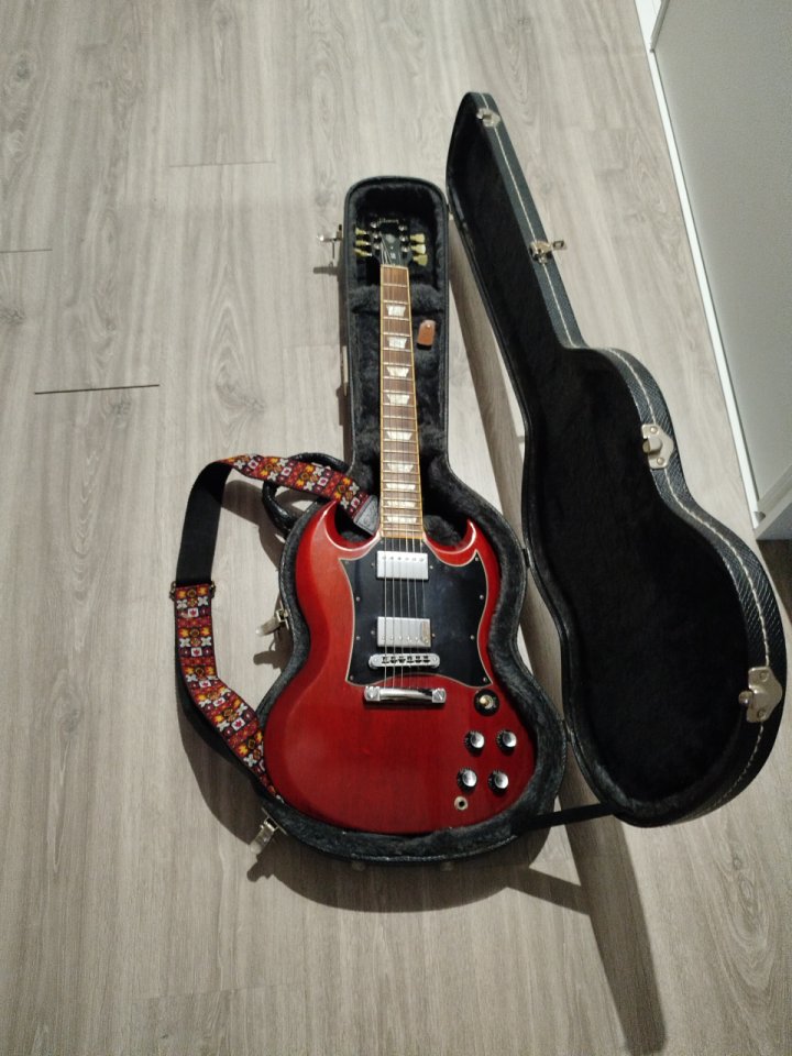 Gibson les paul standard/Gibson sg standard/Ibanez AZ2402 de segunda mano · Foto 3 de 8 · A Coruña · 3500 €
