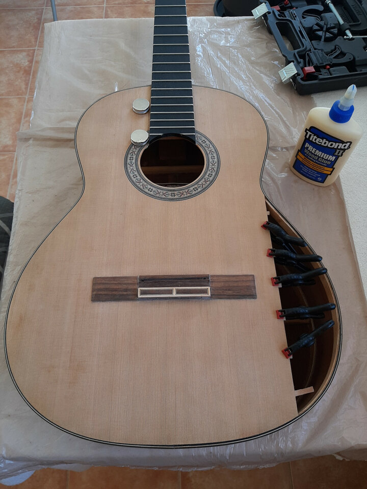 Busco guitarras para RESTAURAR/REPARAR